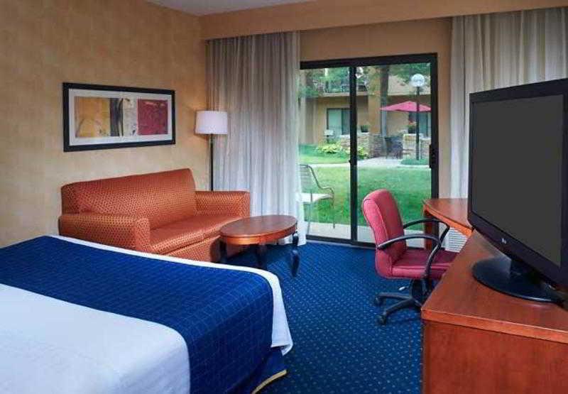 Courtyard By Marriott Chicago Непервілл Номер фото