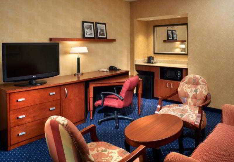 Courtyard By Marriott Chicago Непервілл Екстер'єр фото